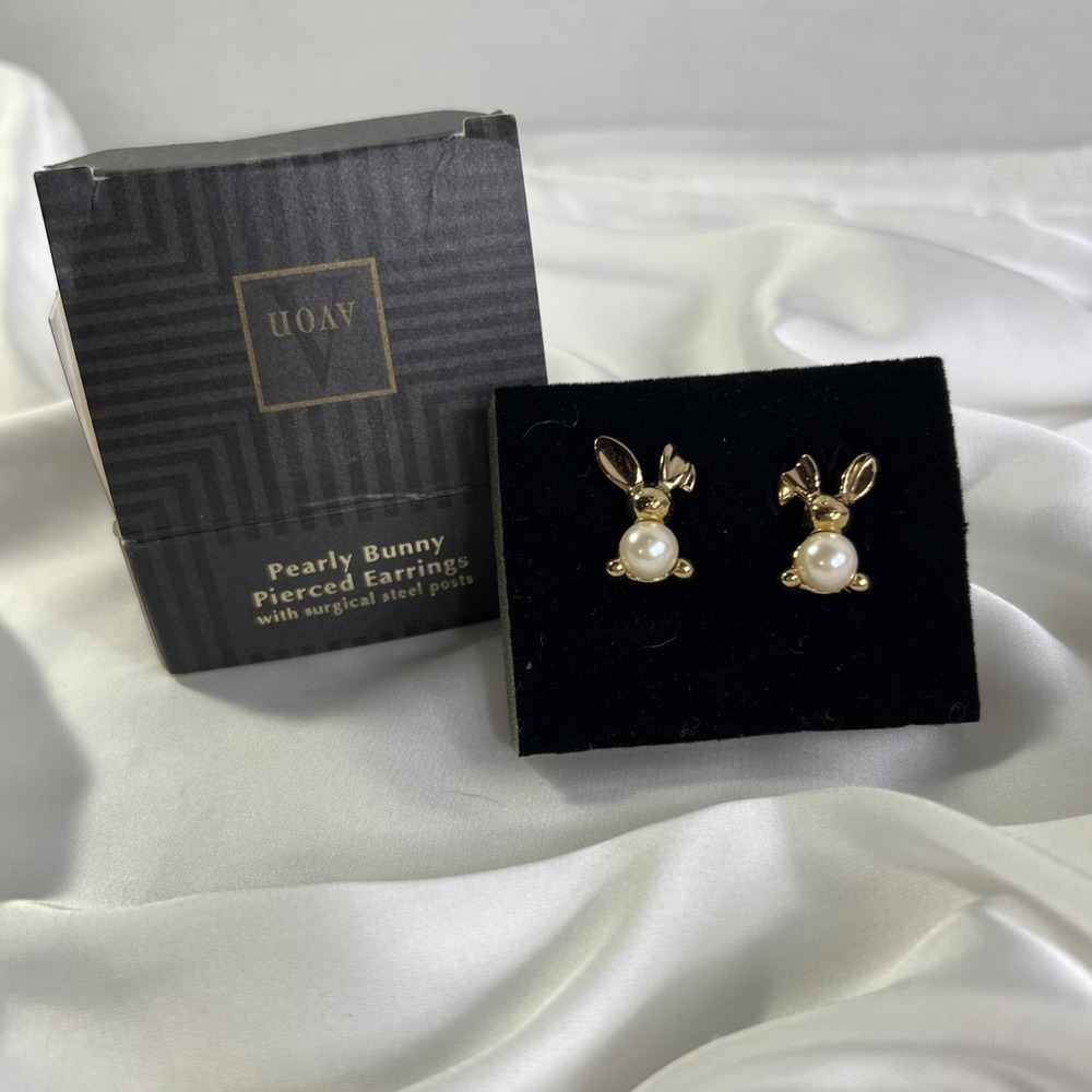 Vinatge Avon 1994 Pearly Bunny Pierced Earrings Stainless Steel Post Gold Tone